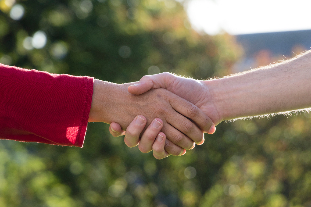Short handshakes are better for relationships